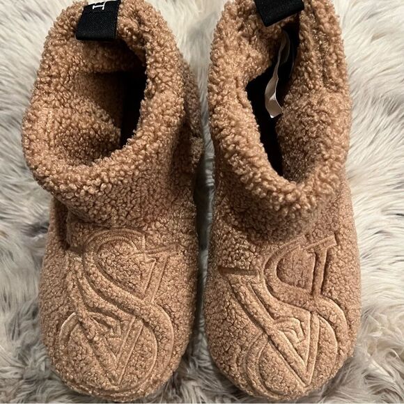 Victoria’s Secret Fleece Slippers Bootie - Picture 2 of 10